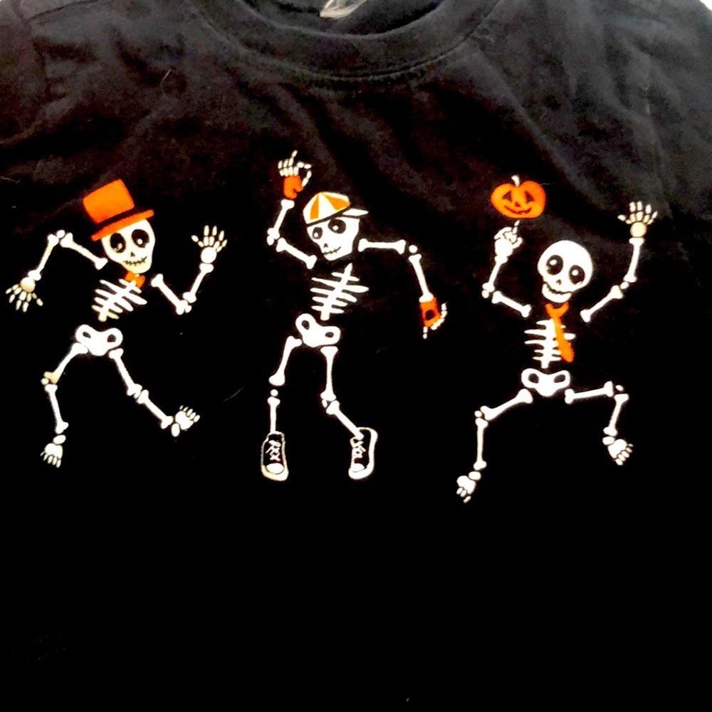 🎃Halloween shirt 3T glow in the dark skeletons
